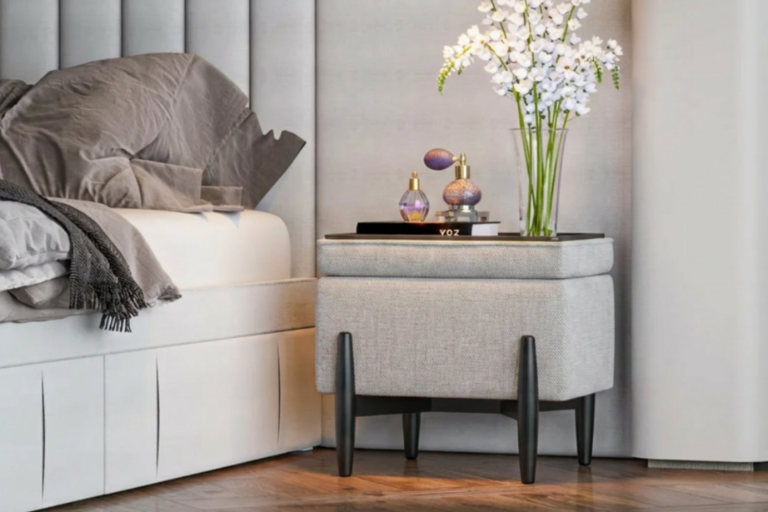 Tab đầu giường Marshie kết hợp bình hoa nhỏ cho góc phòng ngủ thêm tinh tế